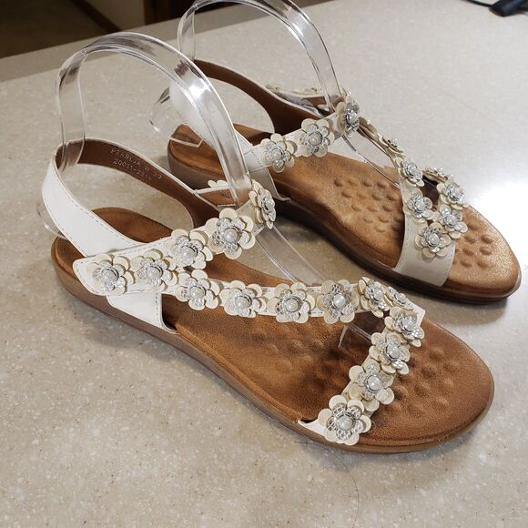 Patrizia White Floral Rhinestone Thong Sandals EU 39 / US 8 Women’s Embellished - Picture 1 of 7
